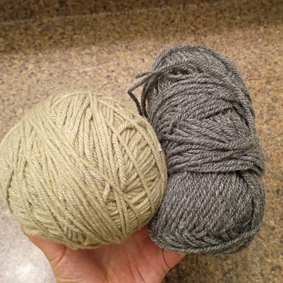 Source Unknown Other - Source Unknown Green and Gray Yarn Set